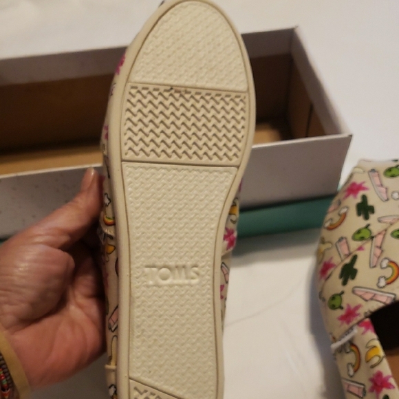 Toms Cream and Pink Floral Canvas Flats - Picture 3 of 6